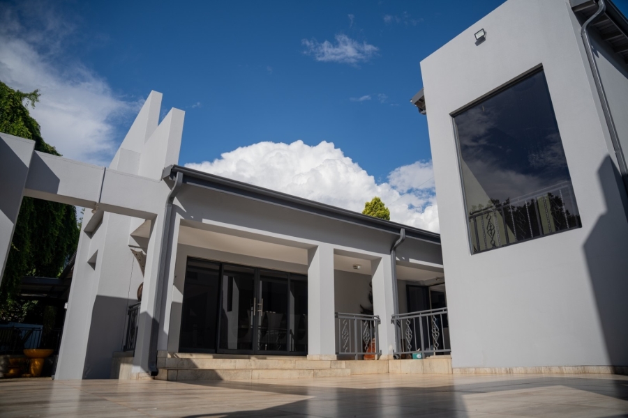 6 Bedroom Property for Sale in Wilkoppies North West